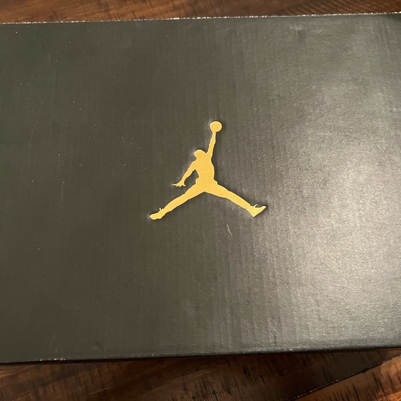 Air Jordan 1 Mid GS Classic Red Black - Picture 4 of 4